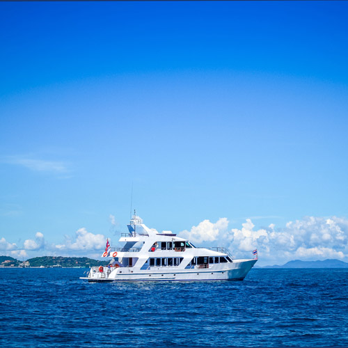chandra-cruises-phuket-yacht-charter-raya-island-20180607-cccc-(4)